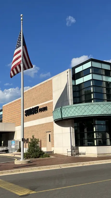 Exterior of the Sunset Foods Northbrook location